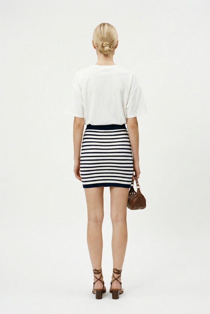 Influencer gonna corta in maglia a righe 05J7385 [7d35edaf]