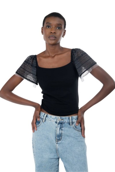 Influencer t-shirt con scollo bardot 03AB135 — 805219040074821_1
