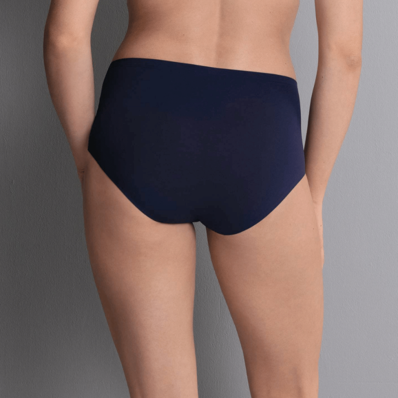 Slip vita alta liscio e invisibile nudo