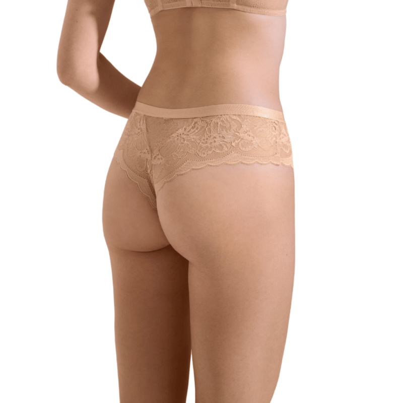 Brasiliano Evelyn Lisca sweet almond