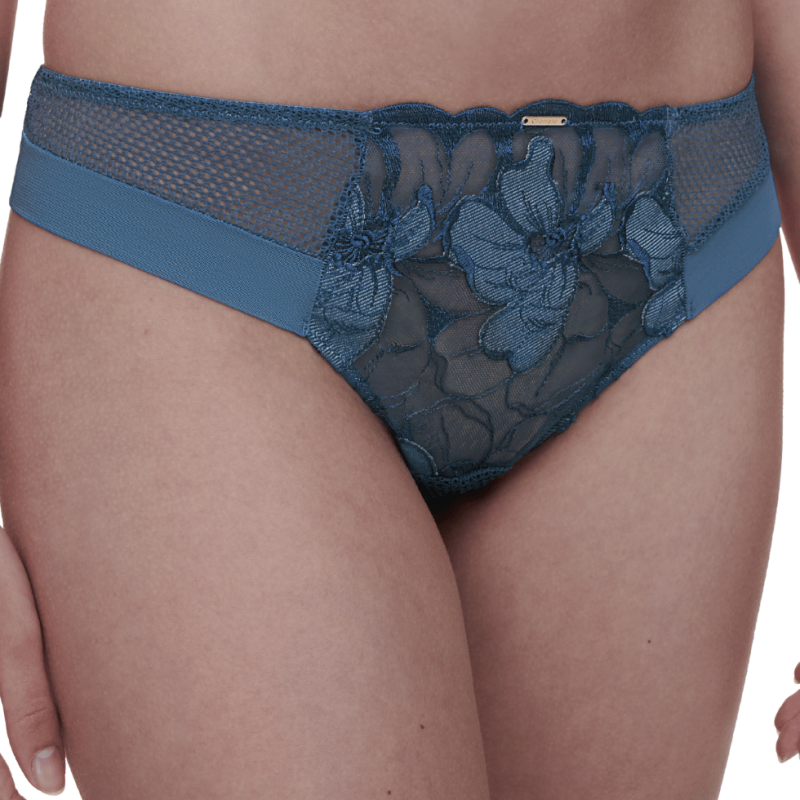 Tanga in pizzo Fleurs Signature di Chantelle Lingerie blue denim